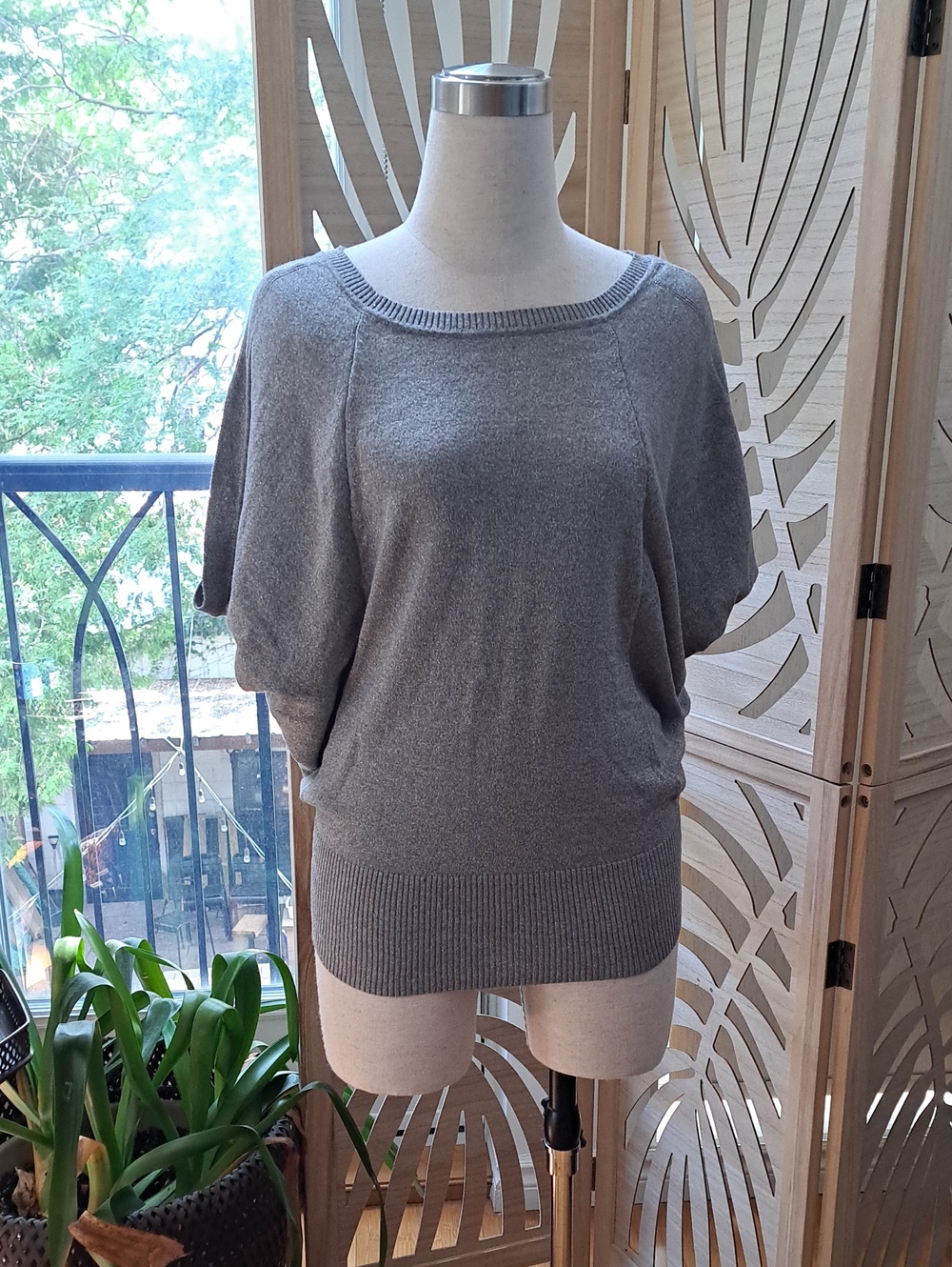 Jennifer Lopez Silver-Gray Boatneck Short-Sleeve Sweater